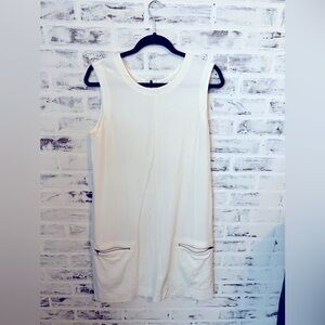 Boutique Brand Simply Noelle Off-white Shift Dress!